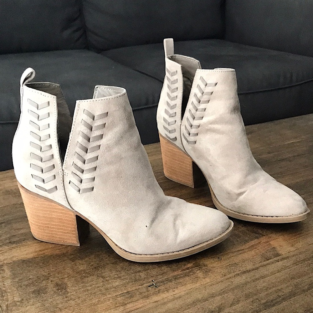 Carlos Santana | Heeled Ankle Booties Whitley Style Taupe
